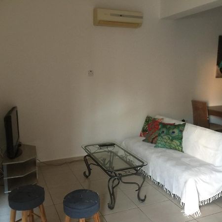 Davi'S Studio Apartment Paphos Exterior foto