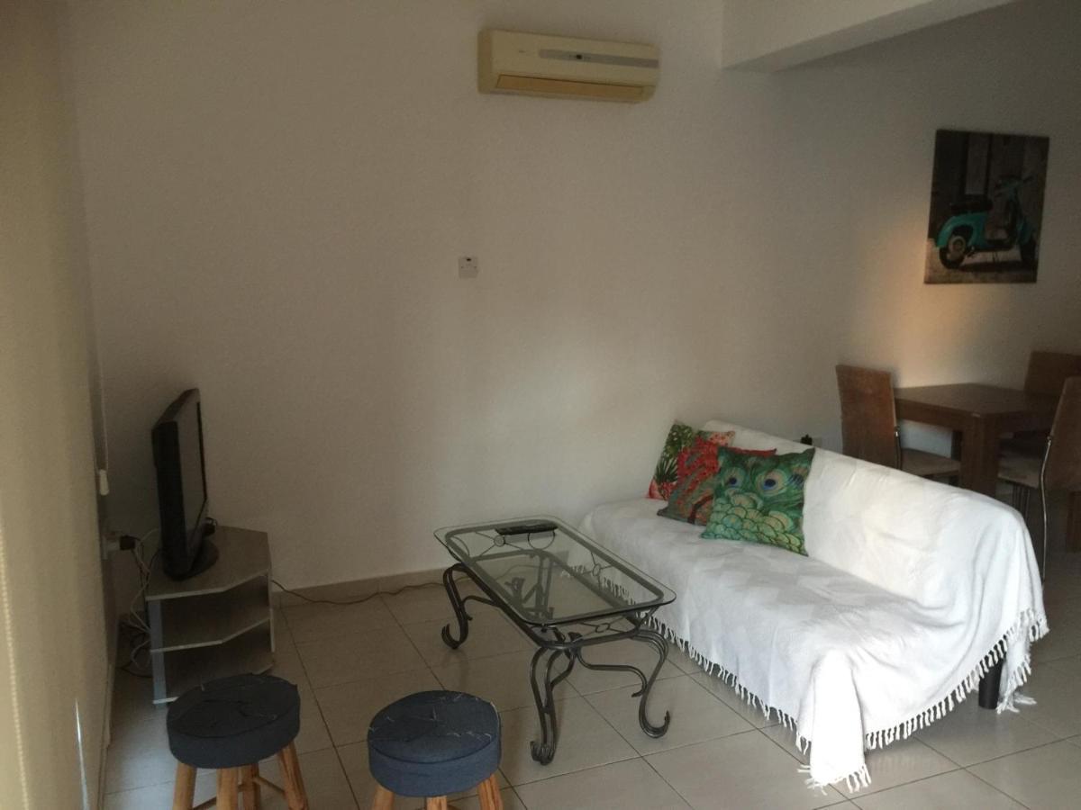 Davi'S Studio Apartment Paphos Exterior foto